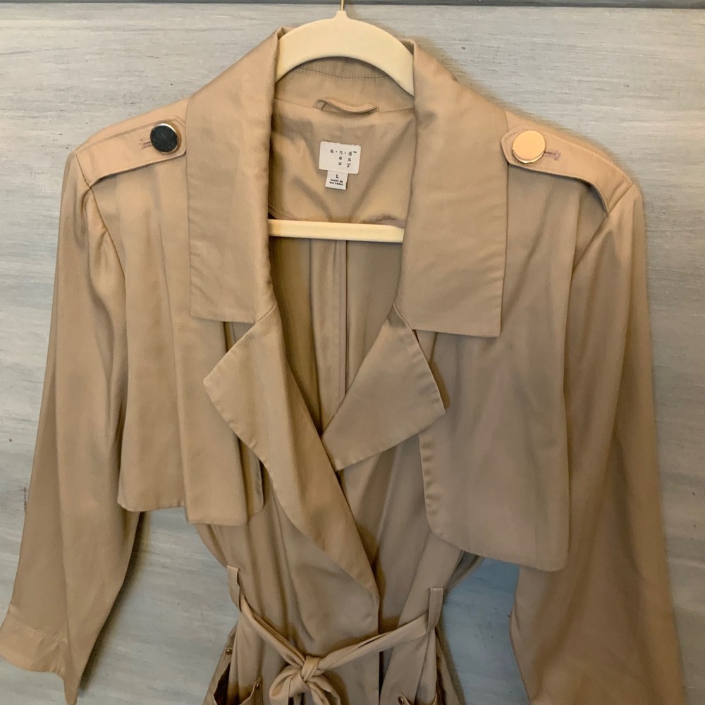 a New Day Tan Lightweight Tie Waist Short Trench Coat Jacket Size Large GC - Picture 3 of 8